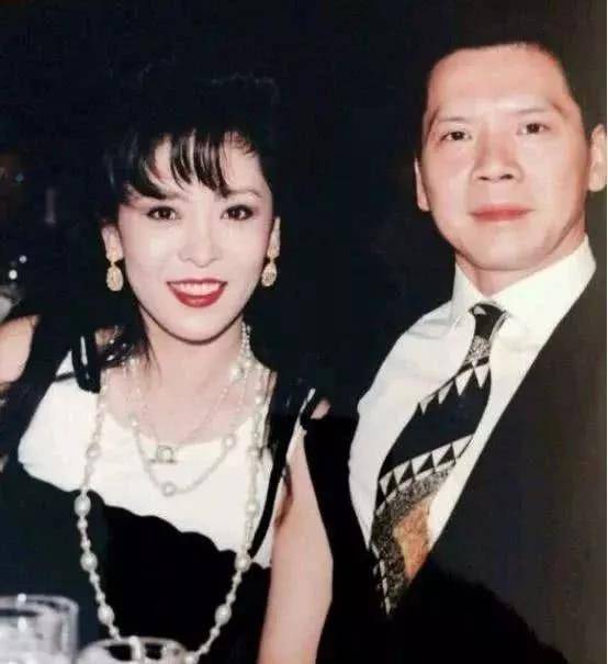 向华强为什么不嫁给美丽的关之琳?看看陈岚年轻时的照片。