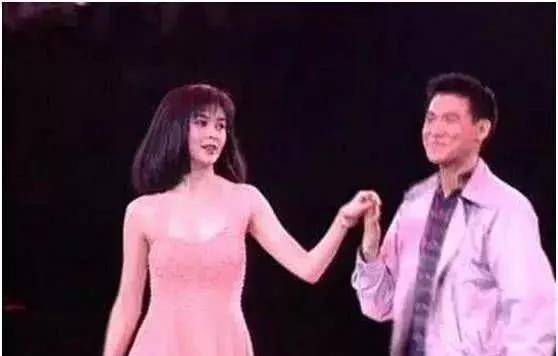 向华强为什么不嫁给美丽的关之琳?看看陈岚年轻时的照片。