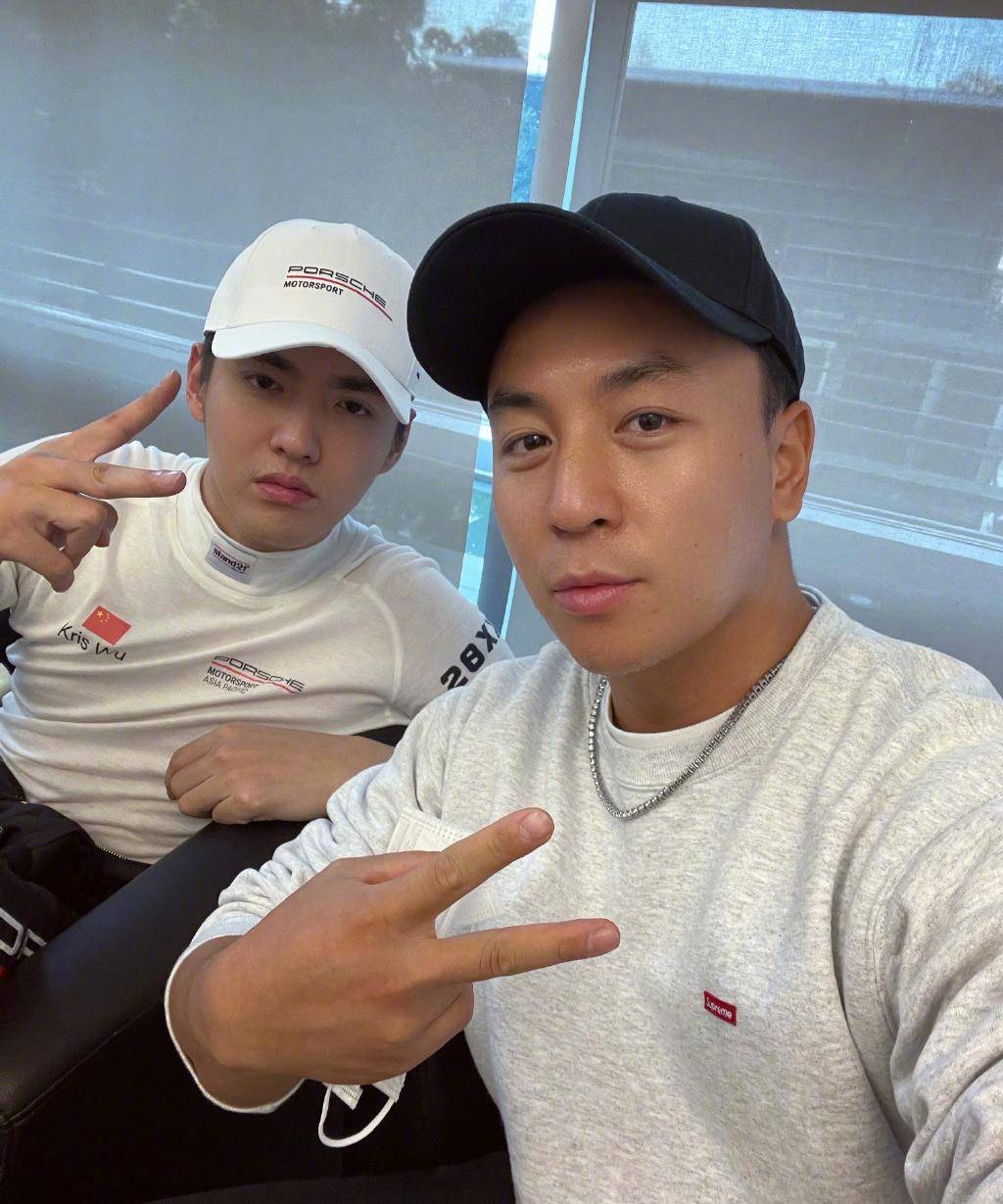 他们都是少林寺的弟子，在王的电影里有很多。为什么释小龙没有人？