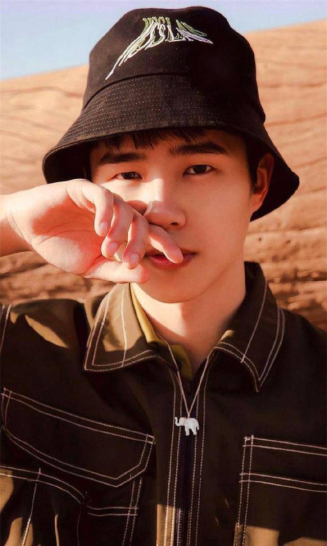 刘浩然终于拿到了驾照,可以自己去兜风了。不知道副驾驶会坐谁呢!