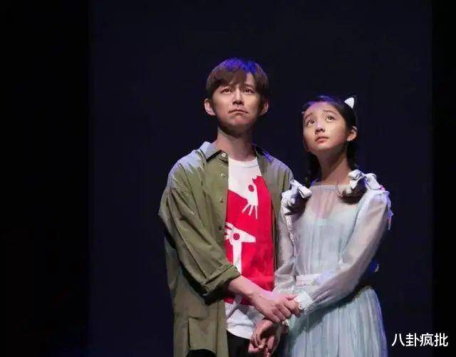 黄磊用心良苦!黄多多秀英文联健身,过度营销被吐槽!