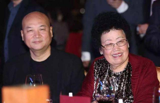 陈丽华是嫁给谁了(陈丽华出家了吗)