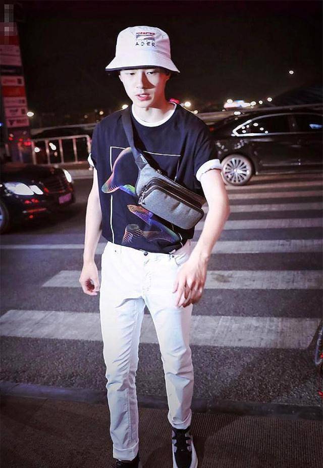 刘浩然终于拿到了驾照,可以自己去兜风了。不知道副驾驶会坐谁呢!