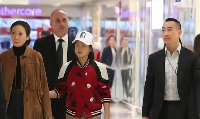 何超琼单身多少年了(何超琼无儿无女争产给谁)