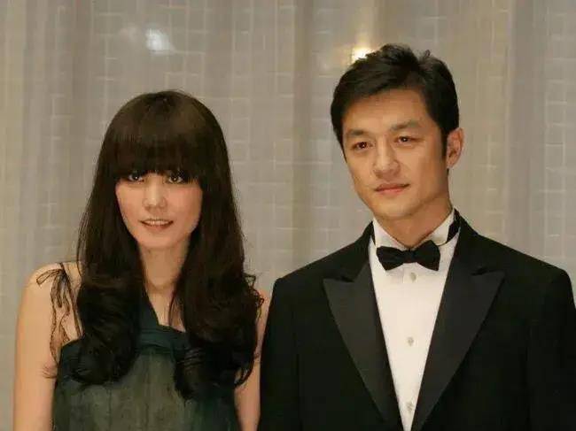 身家20亿的王菲,喜欢喝酒抽烟打麻将。她的性格和李注定要分手。