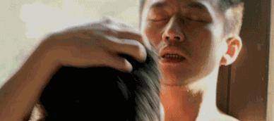 与刘烨的面条之吻引发团战,杨幂、张钧米、迪伦献上最美之吻。