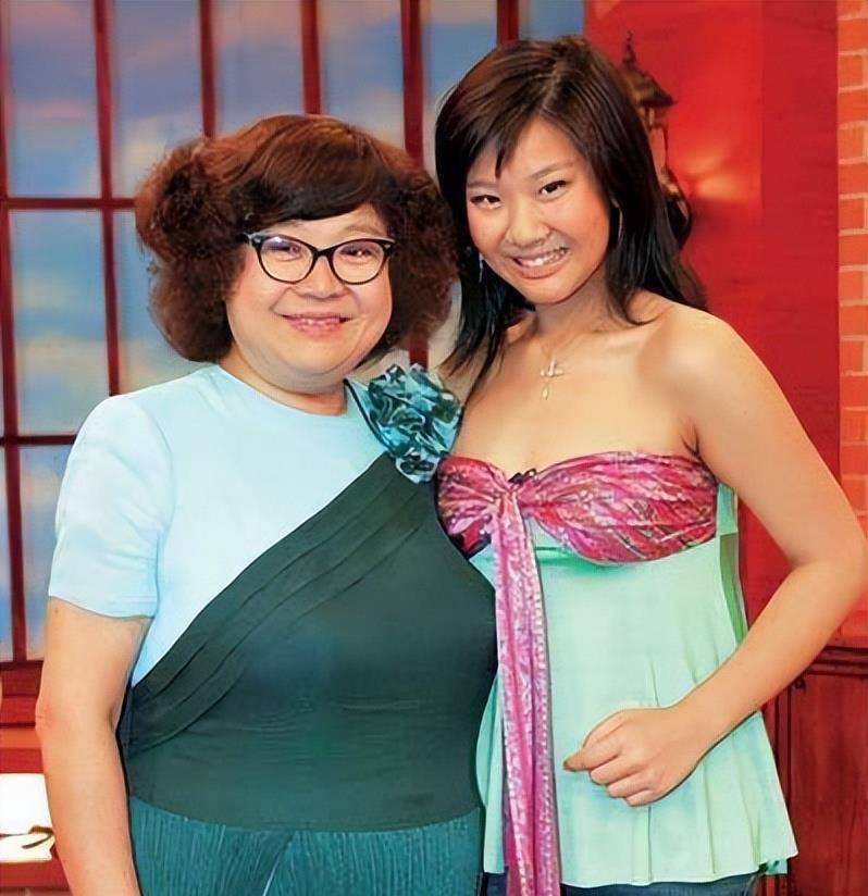 我爸不管,我妈不在。有一次我跪在男朋友面前求他不要走。郑投诉过郑吗?