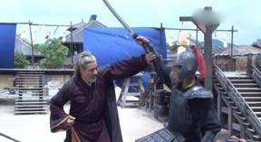 70岁的徐少强(70岁徐少强满头白发还要为十岁幼子打拼 坦言有人找就拍 永不言退)