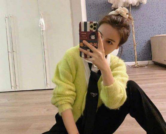 曾经被嫌弃丑的“花瓶”,已经变身女神,现在单身也很幸福。