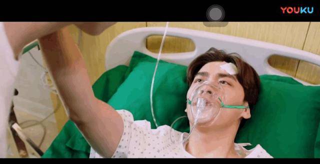 与刘烨的面条之吻引发团战,杨幂、张钧米、迪伦献上最美之吻。