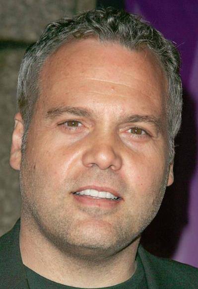 父女之爱，修成正果！这位60岁的奥斯卡奖得主娶了一个比她女儿还小的31岁的妻子。