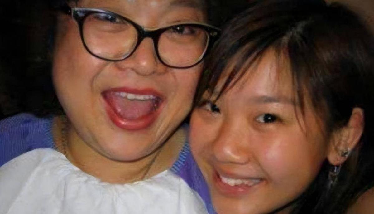 我爸不管,我妈不在。有一次我跪在男朋友面前求他不要走。郑投诉过郑吗?