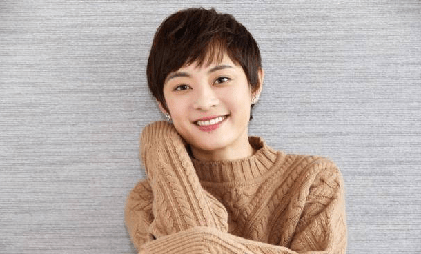 一出道就成了男主角,所有演员都成了一线明星。现在他的风采不减当年。