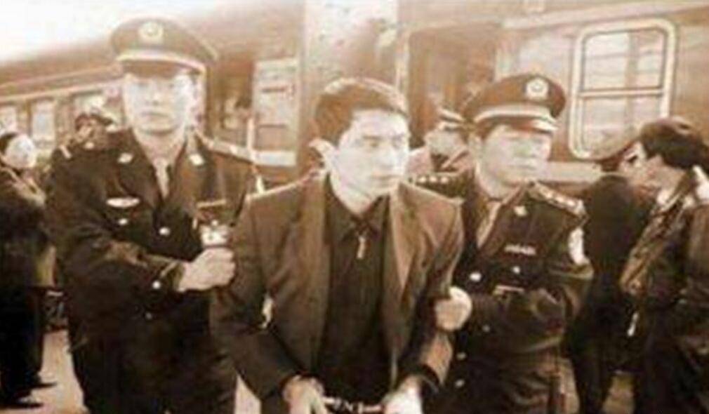 因流氓罪被判4年,“铁窗”王子迟志强是真流氓还是“坏人”?