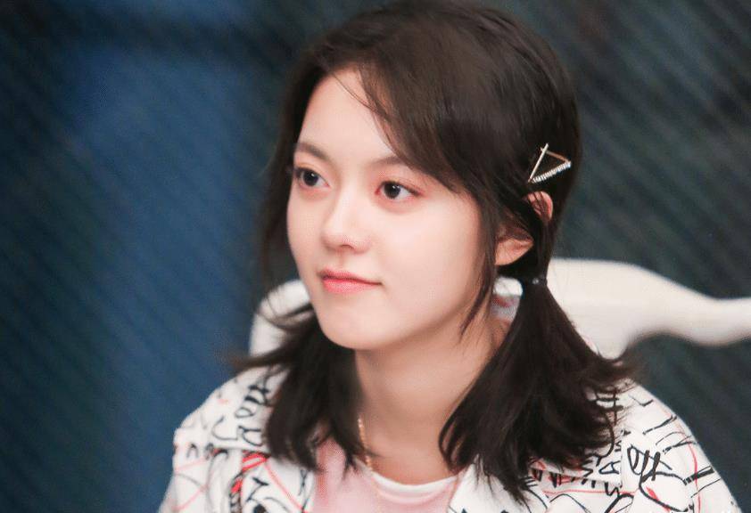 天使,17岁晒全家福,去掉节目滤镜的保护,连女粉都陶醉了。