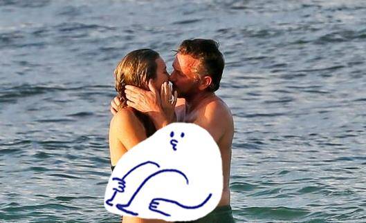 父女之爱，修成正果！这位60岁的奥斯卡奖得主娶了一个比她女儿还小的31岁的妻子。