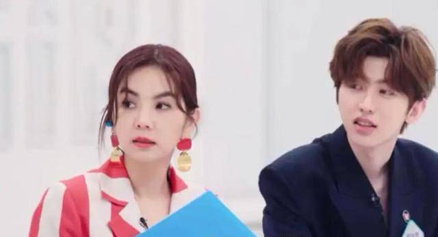 虞书欣加到了lisa好友(lisa居然比虞书欣还小)