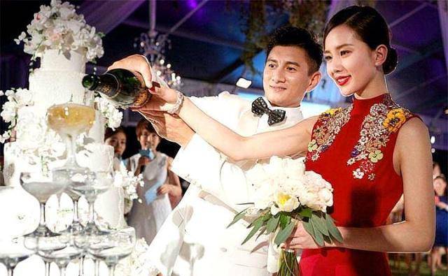 刘诗诗怀孕七个月了,小腹看起来还是那么平。