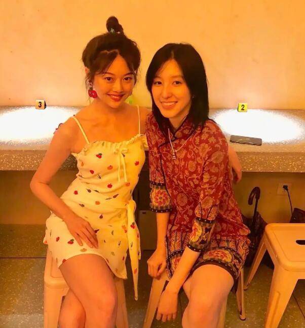 热依扎恢复机场照(热依扎晒全家福感谢粉丝)