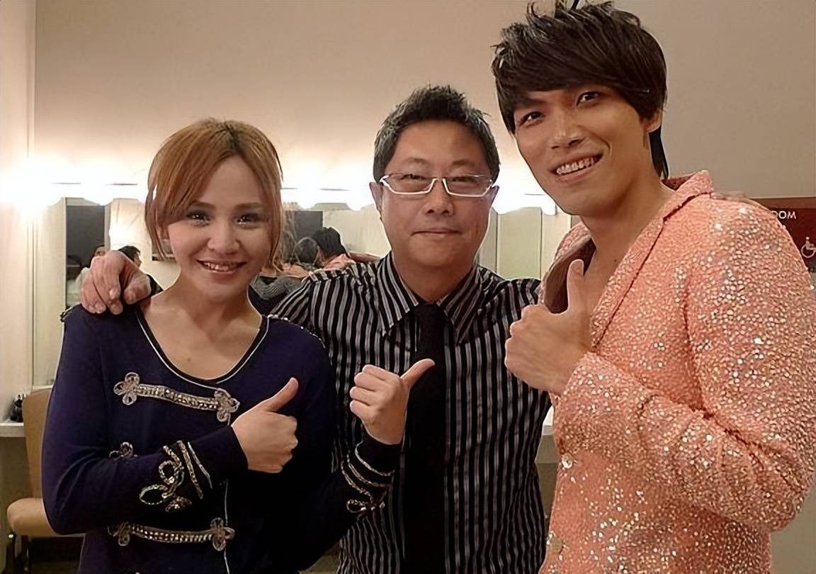 金曲奖向陈等10位已故音乐人致敬,其中年龄最小的只有26岁,画面让人落泪。