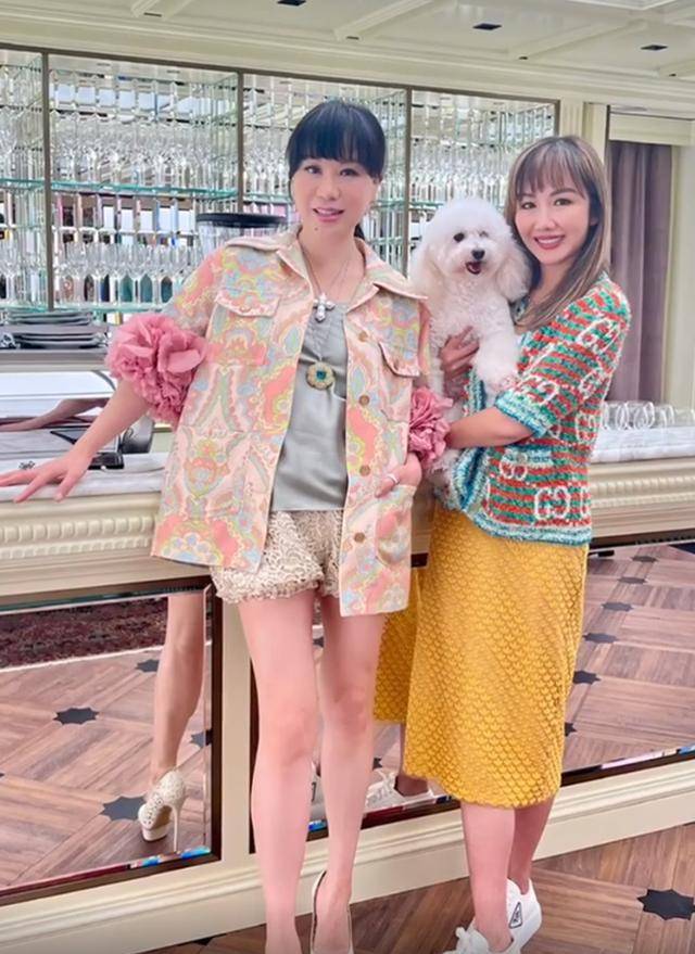 李连出席港台派对!腰挎万元包太时尚,吕良伟老婆秀身材。