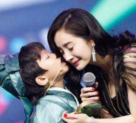 有一种“惊喜”是,Aly长大了,外貌变化很大,直接认不出来了。