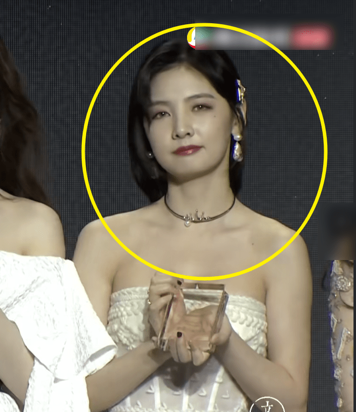 硬糖少女陈卓璇身高(硬糖少女获奖出镜生图曝光，赵粤颜值显老，陈卓璇脸大了一倍)