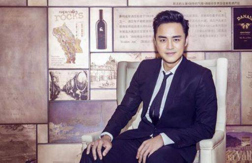 刘浩然真名叫刘源,刘亦菲以前叫安峰,Crystal原名土里土气,很配张馨!