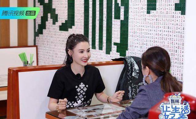 003010小林青霞首次曝光自己的再婚态度,并承认不想公开恋情,引发热议。