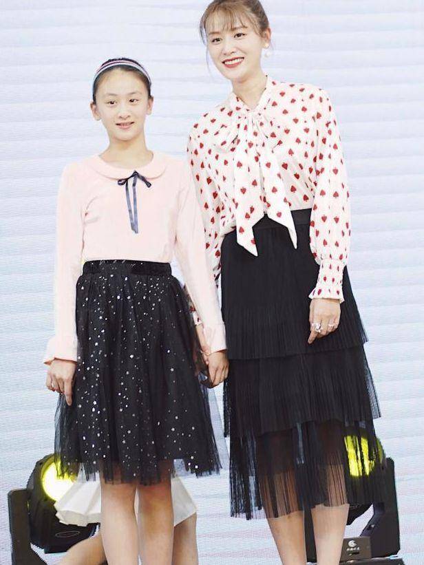 在女神发育之初,田亮11岁的女儿已经长到了她母亲的鼻子。这张脸太清纯了。