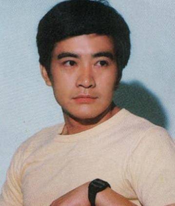 人气已经超过唐国强的周里京是如何从一夜走红变成“被万人唾弃”的?