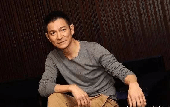 很难找到好的经典歌曲:华语乐坛在哪里?目前只剩下娱乐圈了。