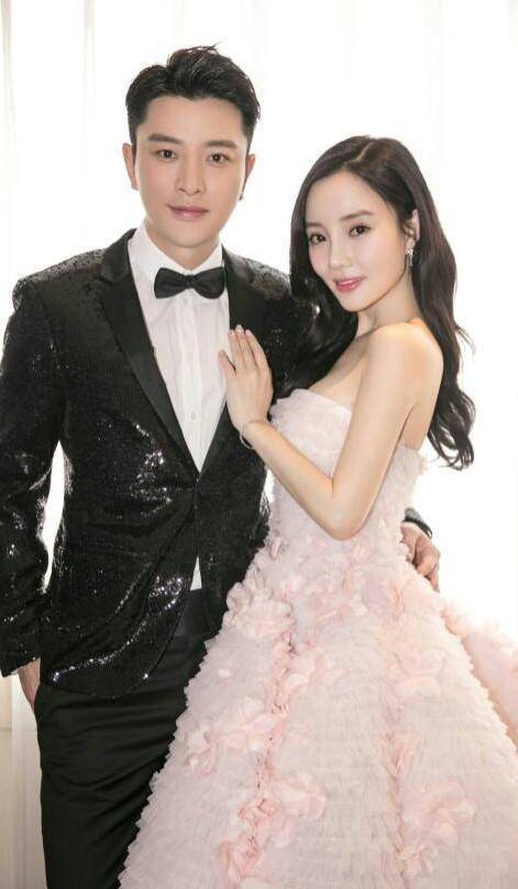 贾乃亮和李小璐近况 微博(李小璐喊话网友希望大家放过自己)