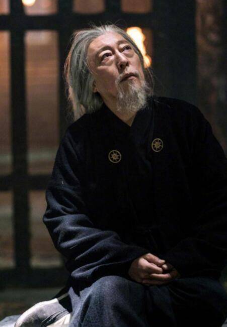 “苏大强”:长得丑，中学考了4年戏剧，一入学就爱上了。