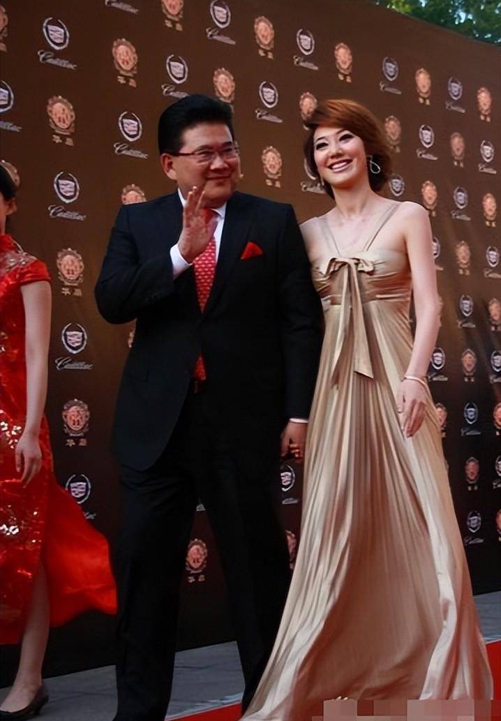 主持人王冠结婚了吗丈夫是谁(王冠李咏主持过的节目)