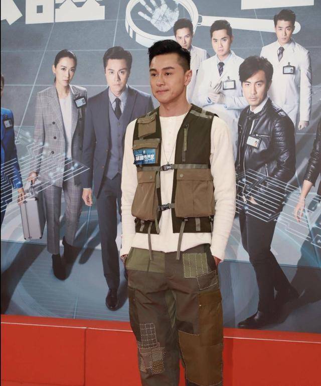 戴眼镜老演员(戴眼镜反派的老演员)