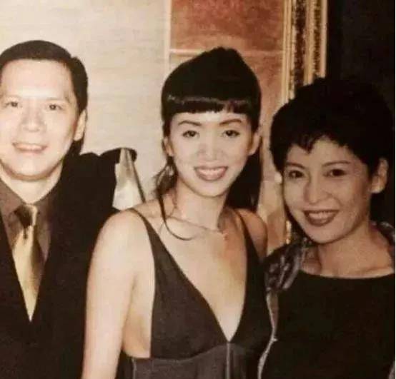 向华强为什么不嫁给美丽的关之琳?看看陈岚年轻时的照片。