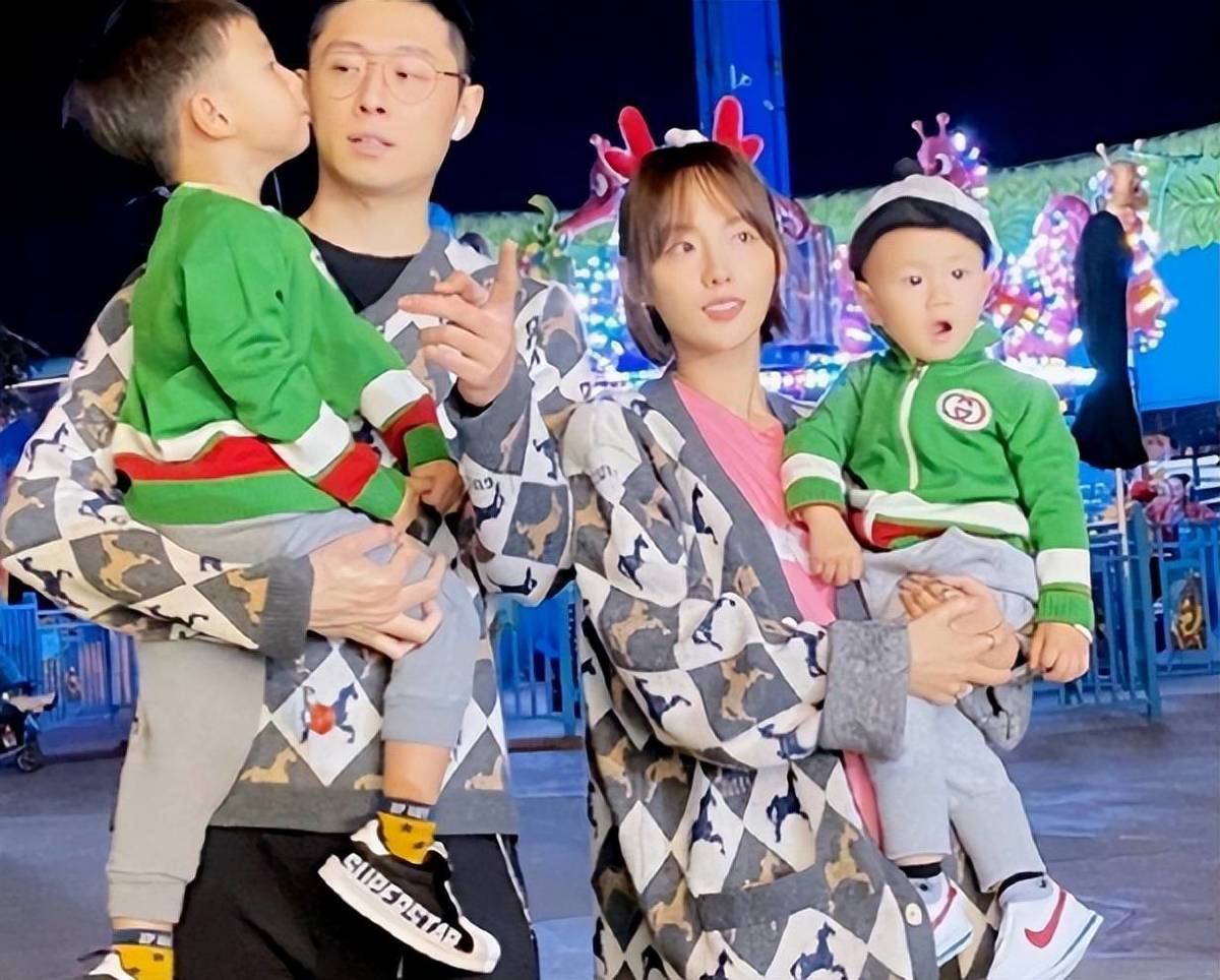 珍妮一家四口同框,布瑶带着两个儿子开心旅行,打破分居传闻。