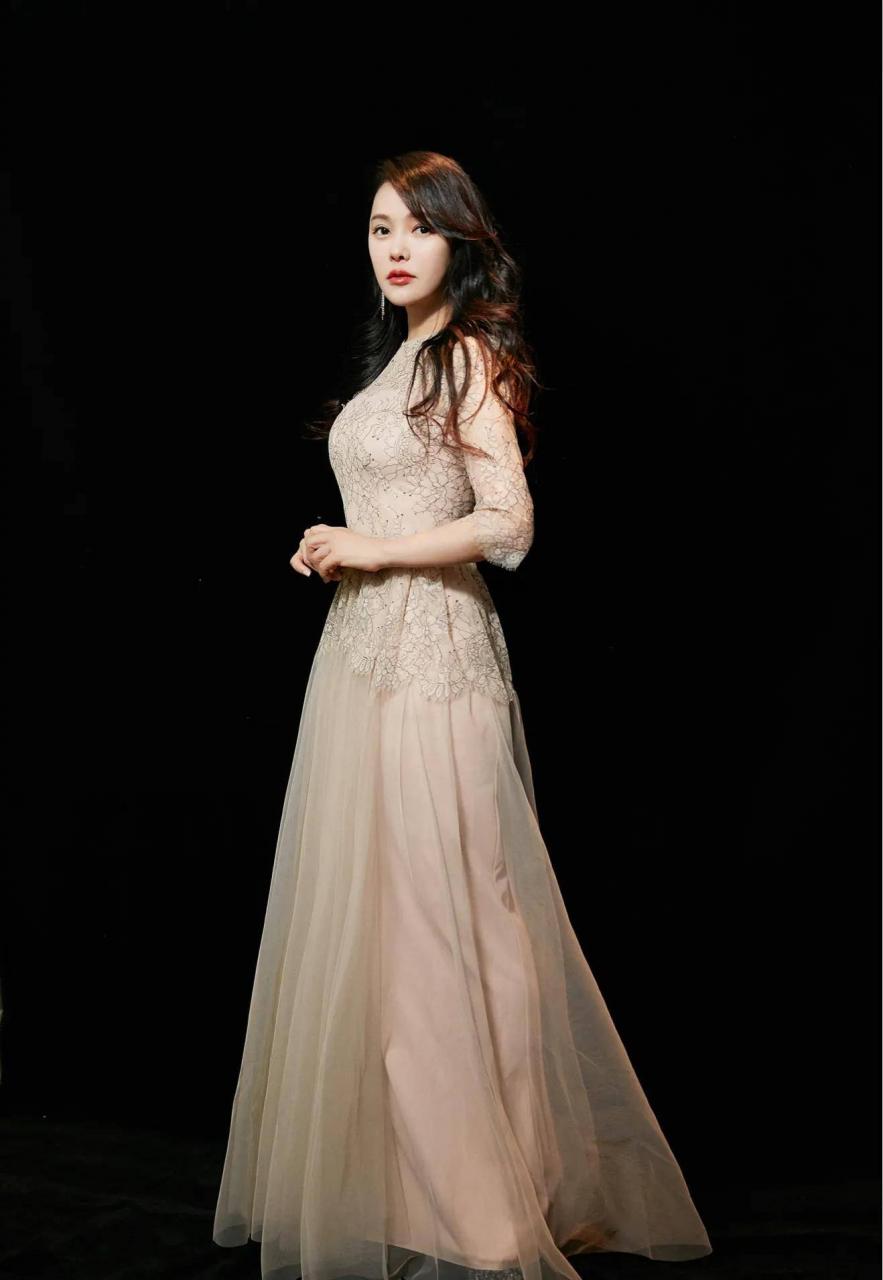 伊能静穿的长连衣裙(伊能静半身裙)