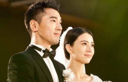 褪去女神高圆圆的光环!穿牛仔裤黑裤子看起来像大妈,40岁的状态太真实了