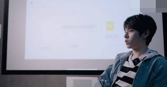 胡春阳在采访中承认了自己的恋情。如果他想要舞台,他会努力工作。爱豆不努力的话出路在哪里?