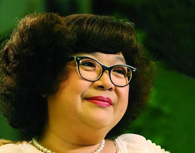 我爸不管,我妈不在。有一次我跪在男朋友面前求他不要走。郑投诉过郑吗?