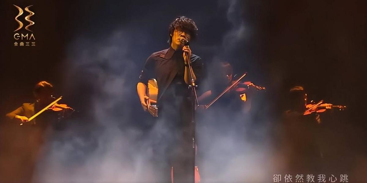 金曲奖向陈等10位已故音乐人致敬,其中年龄最小的只有26岁,画面让人落泪。