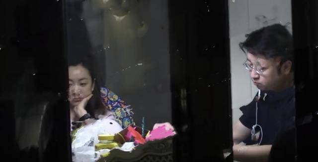 杨蓉从晒男朋友的角度发帖:我想和你一起看日落。是不是怀疑好事近了?