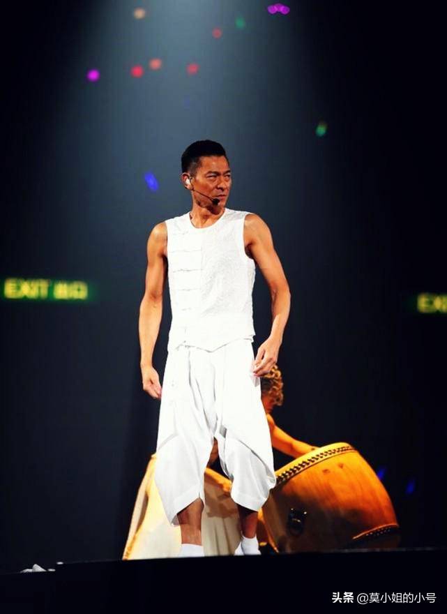 成熟大叔型明星(成熟大叔男明星)