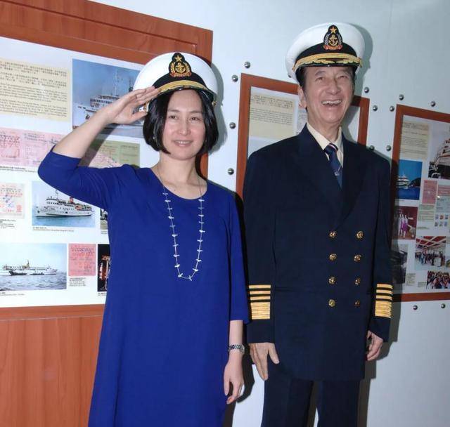 你无法想象与崩牙驹断交,与西米华竞争,拉拢梁安琪和何超琼的手段。