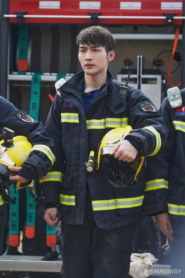 张彬彬呆萌(霸道男神照片)