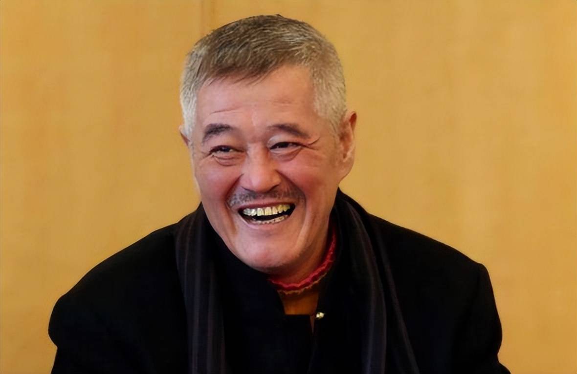 赵本山女儿直播自己存款,银行卡余额9位数,名下两辆劳斯莱斯。