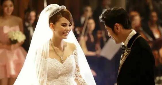 周：六年后，他回来了，又创造了一个奇迹。他娶了一个年轻的模特昆凌，她在四年内失去了生命。