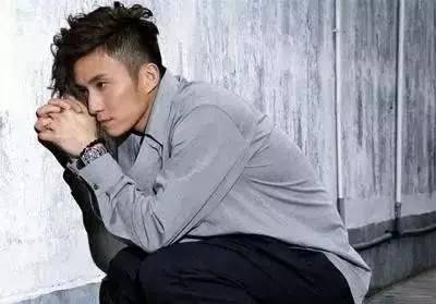 四线男星为了嫁入豪门，隐瞒婚姻真相，爱上赌王的女儿。